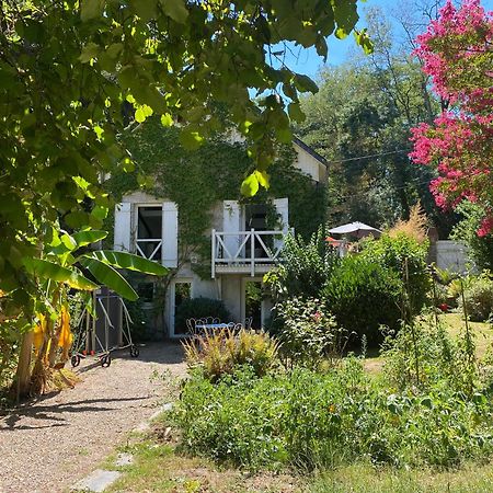 Chambre Bananier: Maison Arboree Face A La Riviere Apartment Saint-Fiacre-sur-Maine Exterior photo